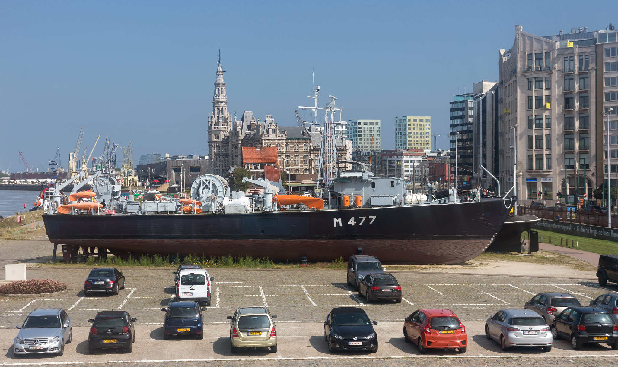 Antwerpen, minesweeper M477 Oudenaarde near the Orteliuskaai